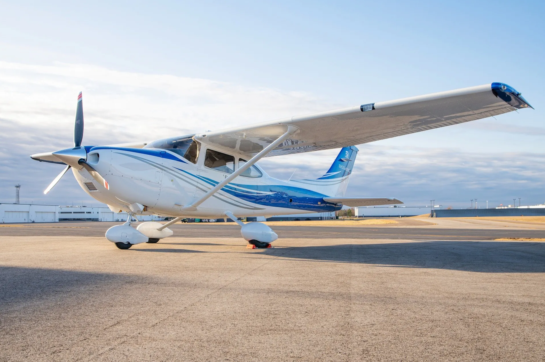 Single-engine piston aircraft representing the portable GA tug category